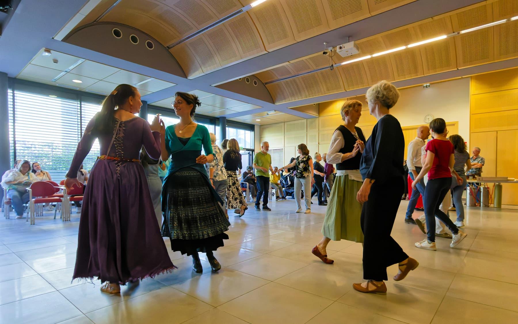 How to Choose the Right Ballroom Dance Club